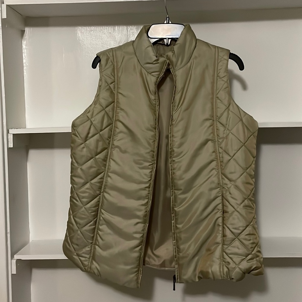 Coldwater Creek Misses Vest, Size M, Gold hue Camel Color, side pockets, zipper